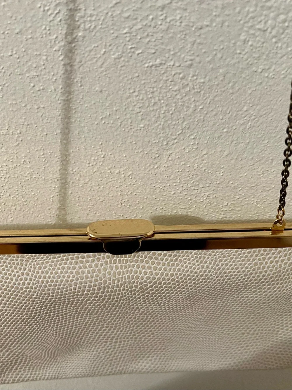 Vintage Etra Lizard Embossed Cream Leather Clutch Gold Frame Chain Bag